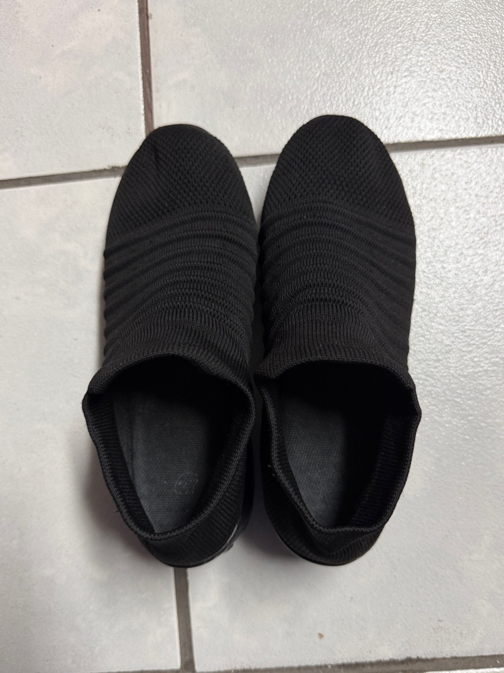 Unisex Slip-On Knit Sneakers - Black